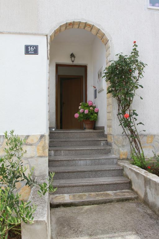 Apartments Sanader 오크루그고른지 외부 사진
